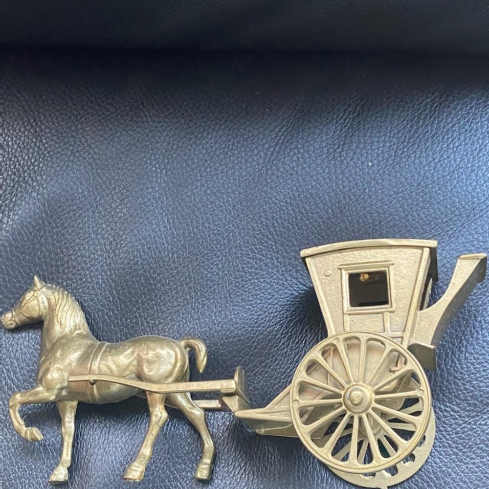 VINTAGE  HORSE  AND  CARRIGE  SOLID  BRASS.DECORATIVE  PIECE.